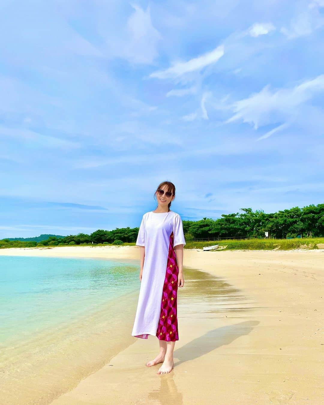 今井麻椰さんのインスタグラム写真 - (今井麻椰Instagram)「沖縄から帰る前に海に寄ってもらった😎良いお天気でした☀️  おばあちゃんのもずくが最高！  夏の終わり〜〜を車で聴きながら帰りました🥲  👗 @cloudy.tokyo  🕶️ @vedivero   #沖縄 #海 #浜比嘉島」10月4日 21時39分 - maya_imai_124