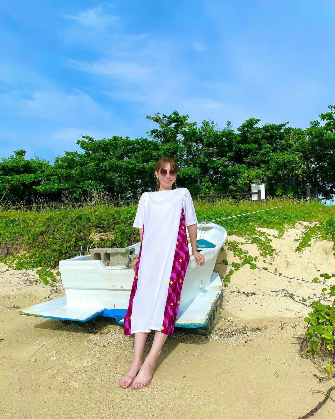 今井麻椰さんのインスタグラム写真 - (今井麻椰Instagram)「沖縄から帰る前に海に寄ってもらった😎良いお天気でした☀️  おばあちゃんのもずくが最高！  夏の終わり〜〜を車で聴きながら帰りました🥲  👗 @cloudy.tokyo  🕶️ @vedivero   #沖縄 #海 #浜比嘉島」10月4日 21時39分 - maya_imai_124