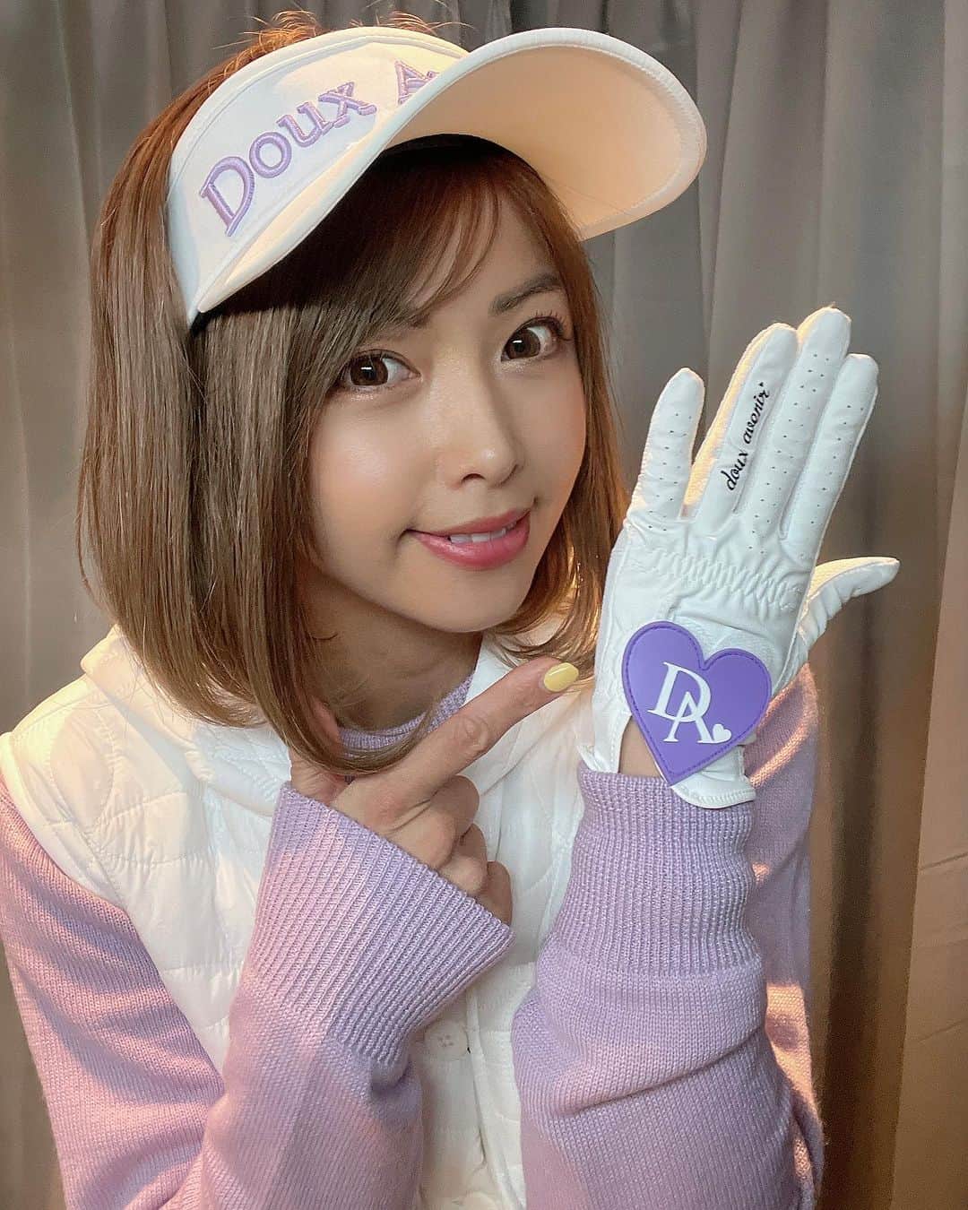 のインスタグラム：「先日は @douxavenir_golf さんのポップアップにお邪魔してきました！  パープルとホワイトコーデが特にお気に入りでした♡  ゴルフ女子のおちづちゃんやみほちゃんにも初めて会えました💕💕   秋冬新作も全部可愛かったです😍   #ゴルフウェア #ゴルフコーデ #ゴルフ女子  #ゴルフ女子コーデ  #ゴルフファッション  #秋コーデ」