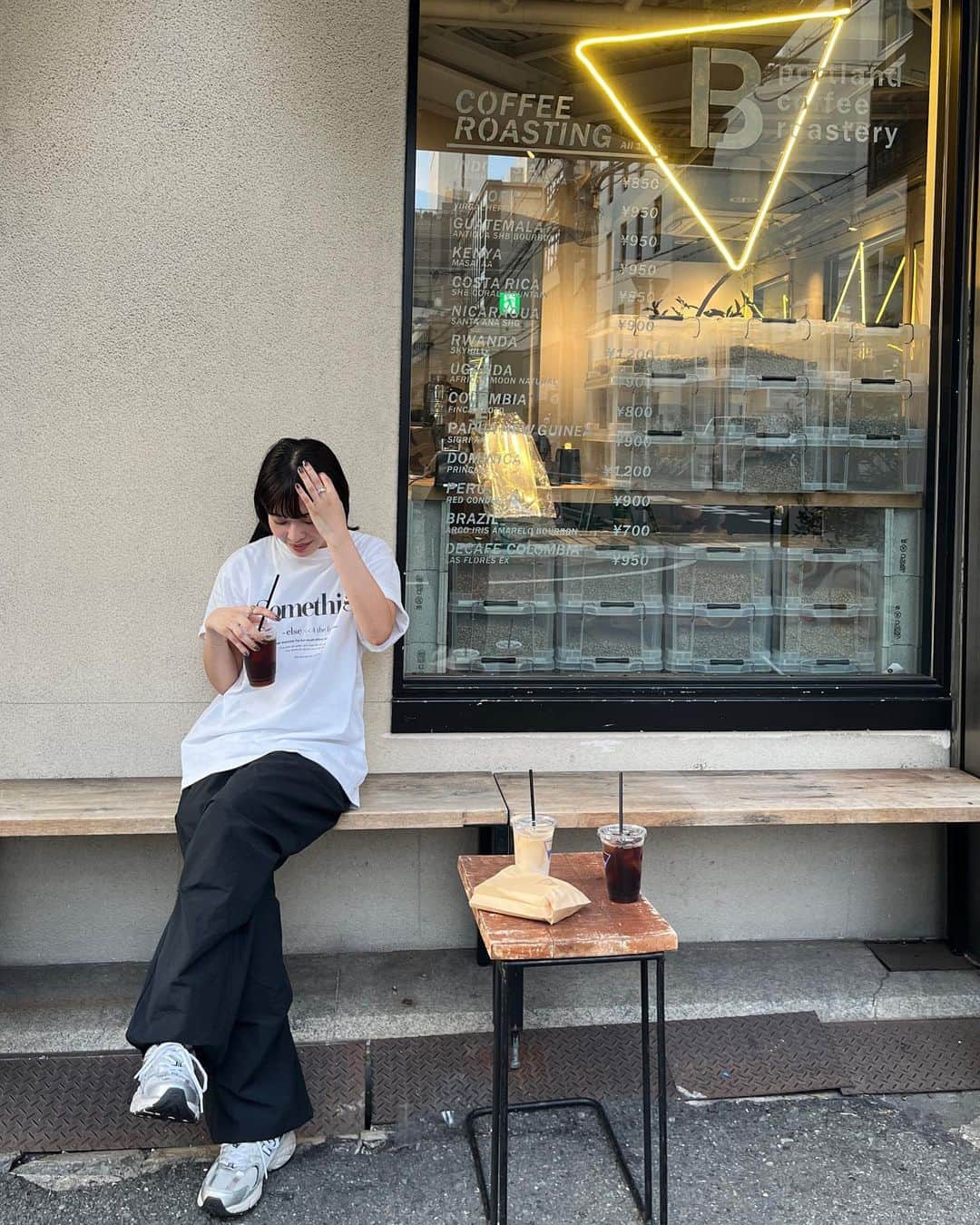 内山愛さんのインスタグラム写真 - (内山愛Instagram)「☕️♡  仕事合間の休憩ゆるり服🧎🏻 とっても雰囲気良くて素敵だったカフェ 大阪またすぐ行きたいなぁ~」10月4日 21時59分 - ai_uchiyama