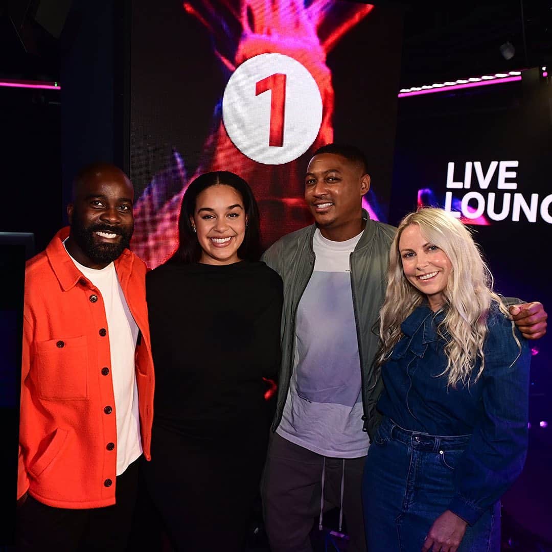 BBC Radioさんのインスタグラム写真 - (BBC RadioInstagram)「@jorjasmith_’s live lounge was everything 🫶  listen now @bbcsounds ✨」10月4日 21時52分 - bbcradio1
