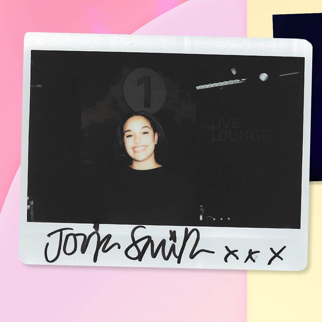 BBC Radioさんのインスタグラム写真 - (BBC RadioInstagram)「@jorjasmith_’s live lounge was everything 🫶  listen now @bbcsounds ✨」10月4日 21時52分 - bbcradio1