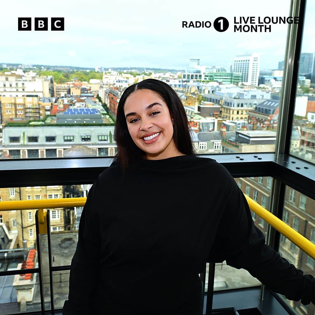 のインスタグラム：「@jorjasmith_’s live lounge was everything 🫶  listen now @bbcsounds ✨」