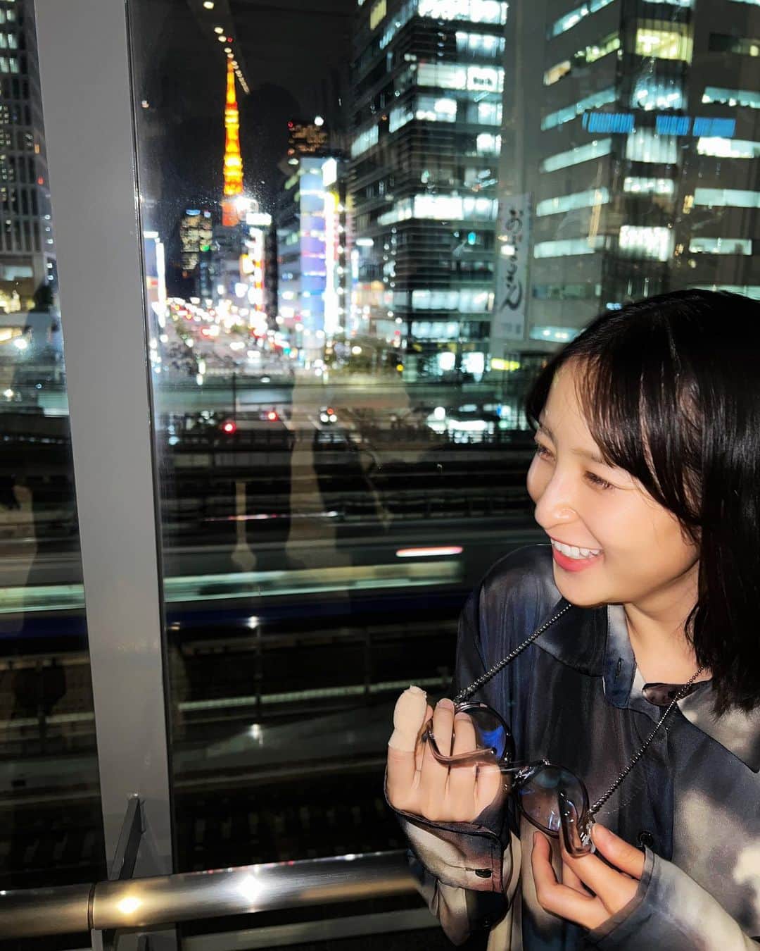 中崎絵梨奈さんのインスタグラム写真 - (中崎絵梨奈Instagram)「東京の景色の中で東京タワーがいちばんすき。  がんばるぞー！！！ ここでやってやるぞーー！！！  って気持ちがグングン湧いてくるのです。  東京タワーのてっぺんには私の覚悟が置いてあるのさっ（？）」10月4日 21時52分 - nakazaki_erina