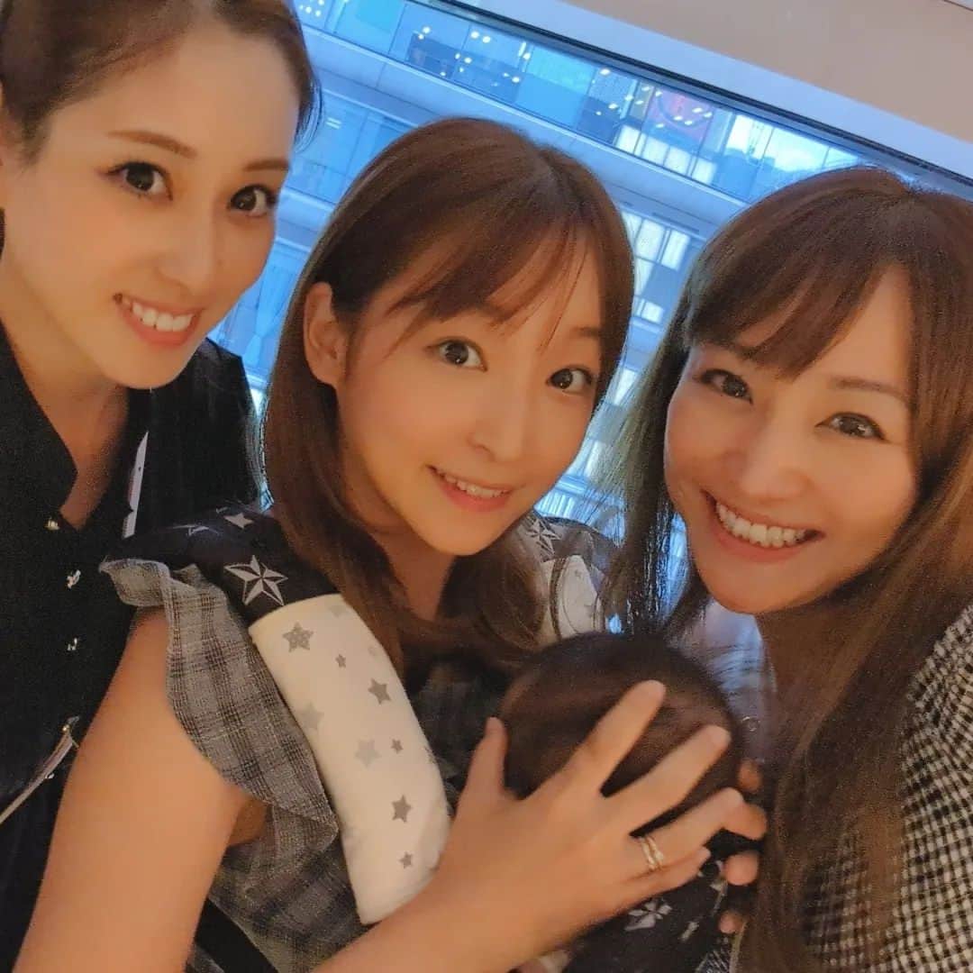 くぼたみかのインスタグラム：「大好きなゆりっちとあやに誕生日お祝いしてもらいました🥹 焼肉をリクエストしたら、銀座のめちゃめちゃ美味しくて豪華な松阪牛が食べれるお店を予約してくれていた...😳デキる彼氏かな？😂お肉が心にまで沁みる美味しさでした😭  贅沢すぎるランチをごちそうになり、溜まりに溜まった話もしてまさにご褒美タイムだったなぁ🥹毎年毎年お祝いしてもらえて幸せ者です🩷  みんな環境が変わり、家族が増え、前みたいに頻繁に会えないけど、色々な経験を共有して友情は深まるばかり❤️本物の友人がいれば人生なんとかなるって言葉をどこかで見たことがあるけど、本当にそうだなと思う。  20代前半に出会って、アラフォーまで仲良くしてもらえてるのでもうこれは一生物の絆でしょう🩷と勝手に思っています😂らぶ。 #birthday  #bestfriends #tokyo #ginza」