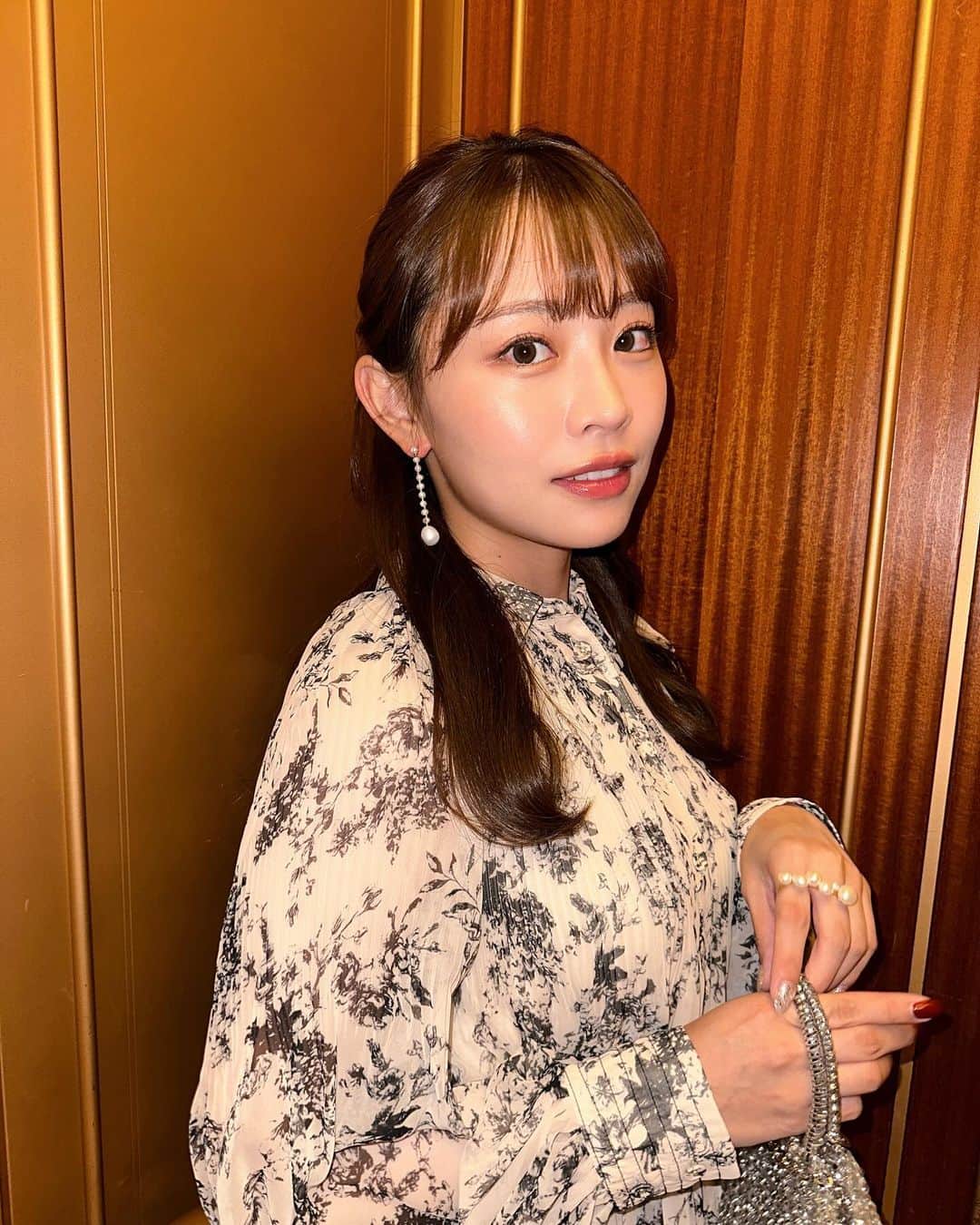 高木由梨奈のインスタグラム：「秋さいこう🍂 この気温が3ヶ月くらい続けばいいのに💭  アクセや服タグ付けしてます♡🏷️」