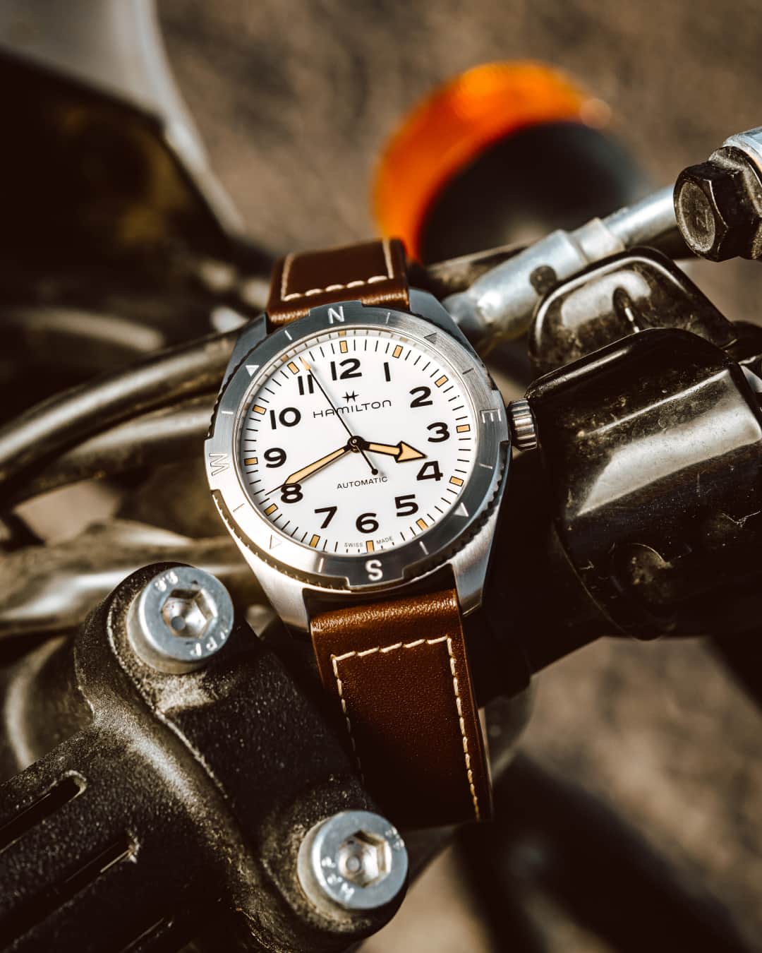 Hamilton Watchさんのインスタグラム写真 - (Hamilton WatchInstagram)「The Khaki Field Expedition pairs a new compass tool with a refreshed style for outdoorsmen and adventure seekers alike.  Where will your next expedition take you?   #hamiltonwatch #stepoutside #expedition #new #adventureawaits」10月4日 22時00分 - hamiltonwatch