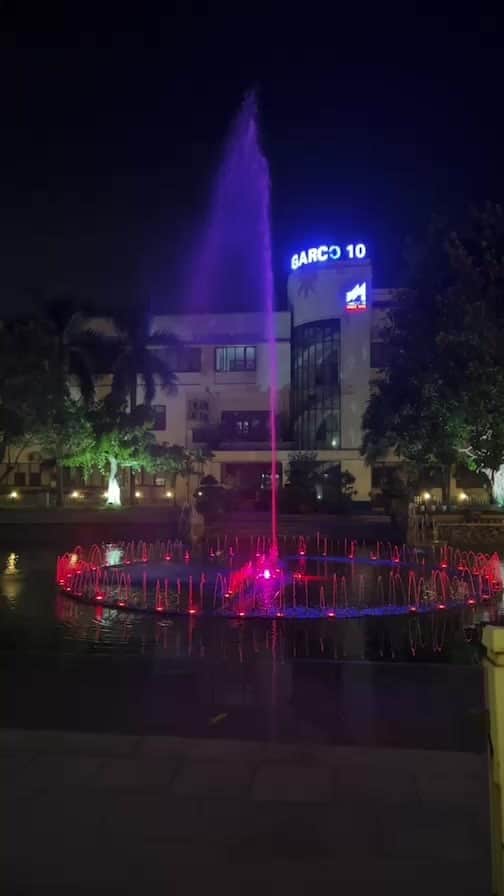 ポリーナ・ラヒモワのインスタグラム：「My second time experience in Viet Nam. Before night talks 🫶🏼#vietnam #hanoi #volleyball #life」