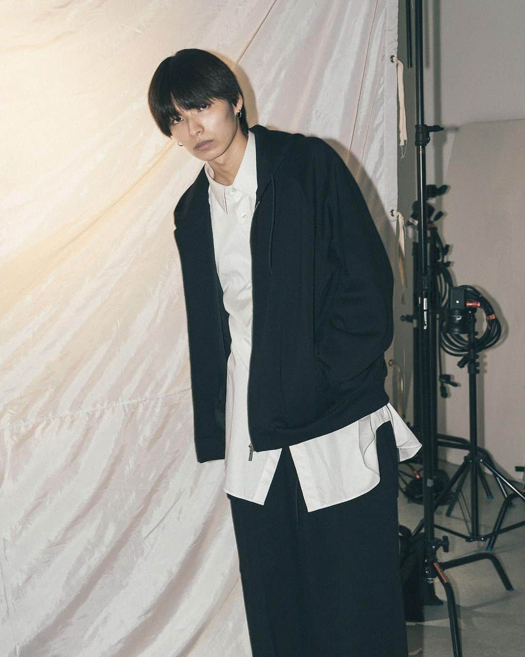 Lui's Lui's official instagramさんのインスタグラム写真 - (Lui's Lui's official instagramInstagram)「23AW BLACK CODE  ⬜︎ faux leather stand blouson ¥26,400  ⬜︎ Cardboard sweatshirt full zip hoodie ¥13,200  ⬜︎ long trench coat ¥42,900  #セットアップコーデ #セットアップ男子 #秋服コーデ #秋服メンズ」10月4日 22時04分 - luis_official___