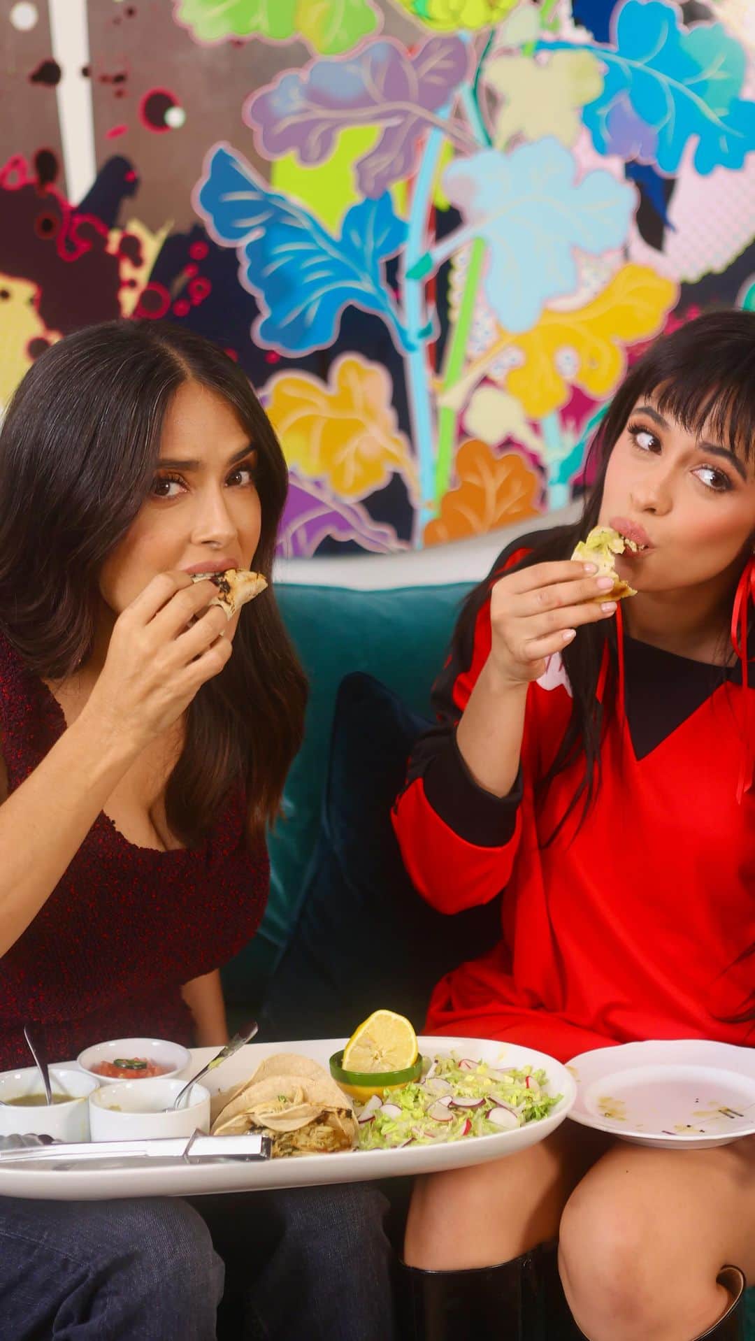 のインスタグラム：「In London with @camila_cabello celebrating our culinary heritage on #NationalTacoDay 🌮 En Londres con @camila_cabello celebrando nuestra herencia culinaria en el #DíaNacionalDelTaco 🌮」