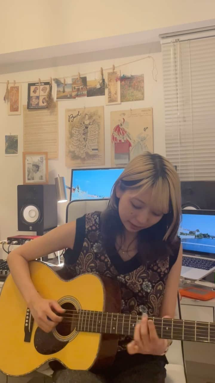 竹内アンナのインスタグラム：「Levitating / Dua Lipa (Cover)   #dualipa #levitating #acousticcover #martin」