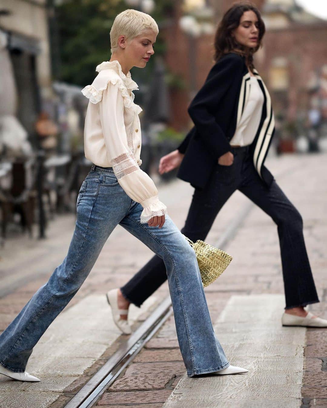 のインスタグラム：「It’s a match! Blue or Black?  No matter the color, fall in love with our #Denim Leggings!   #calzedonia」