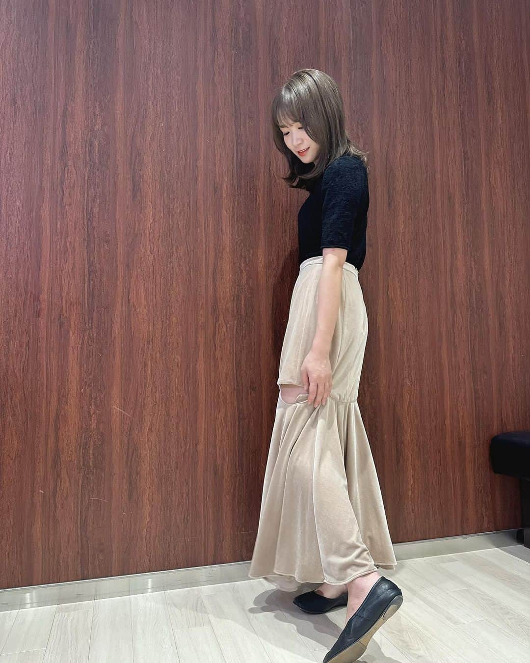 秋元真夏さんのインスタグラム写真 - (秋元真夏Instagram)「.  私服も秋〜🧶 栗ご飯炊きたい🌰  #pheeny  #rosarymoon  #maisonmargiela」10月4日 22時20分 - manatsu.akimoto_official
