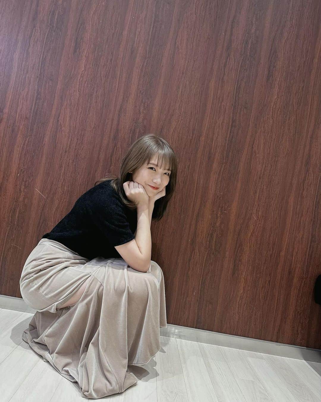 秋元真夏さんのインスタグラム写真 - (秋元真夏Instagram)「.  私服も秋〜🧶 栗ご飯炊きたい🌰  #pheeny  #rosarymoon  #maisonmargiela」10月4日 22時20分 - manatsu.akimoto_official