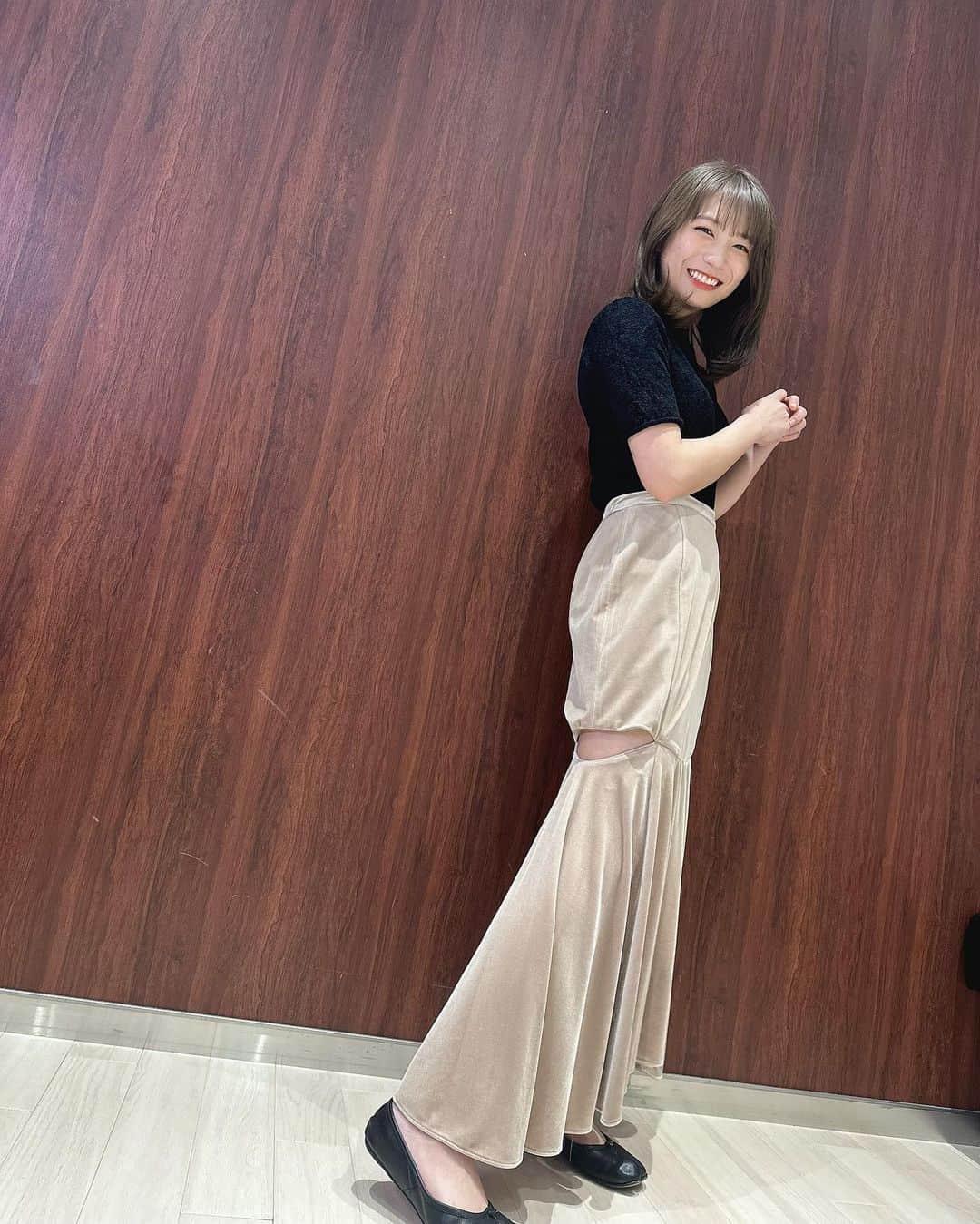 秋元真夏さんのインスタグラム写真 - (秋元真夏Instagram)「.  私服も秋〜🧶 栗ご飯炊きたい🌰  #pheeny  #rosarymoon  #maisonmargiela」10月4日 22時20分 - manatsu.akimoto_official
