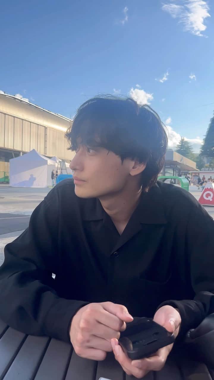 松本大志のインスタグラム：「先日親友と富士急ハイランドに7.8年ぶりに行きました笑笑 高速混みすぎて4時間くらいかかったけど最後まで楽しめました☺︎  個人的には絶望要塞が面白すぎてまたチャレンジしたい！  コーヒーも美味しすぎました☺️  また行きたい！ では🫡  #富士急ハイランド　#彼氏感 #彼女目線  #テーマパーク　 #かれしとでーとなうに使っていいよ」
