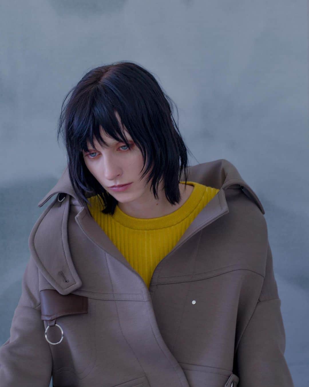 LOVELESS/GUILD PRIME 公式アカウントのインスタグラム：「『 LOVELESS 』  LOVELESS 2023 AUTUMN MEN&WOMEN  今季より、LOVELESSはブランドコンセプトをアップデート。独自性のあるデザインはそのままに、端正かつ高揚感を感じられるスタイルを改めて提案、提供していく。最新コレクションでは「ブリティッシュ」「ミリタリー」を再解釈。今の時代性を捉え、モダンに切り取ったイメージビジュアルと共にお届けする。  プロフィールURL内「FEATURE」でLOOKをご覧いただけます。  Blouson / LOVELESS ￥39,600 (62F-74-221-52) Knit / LOVELESS ￥19,800 (62N-81-210-64)」
