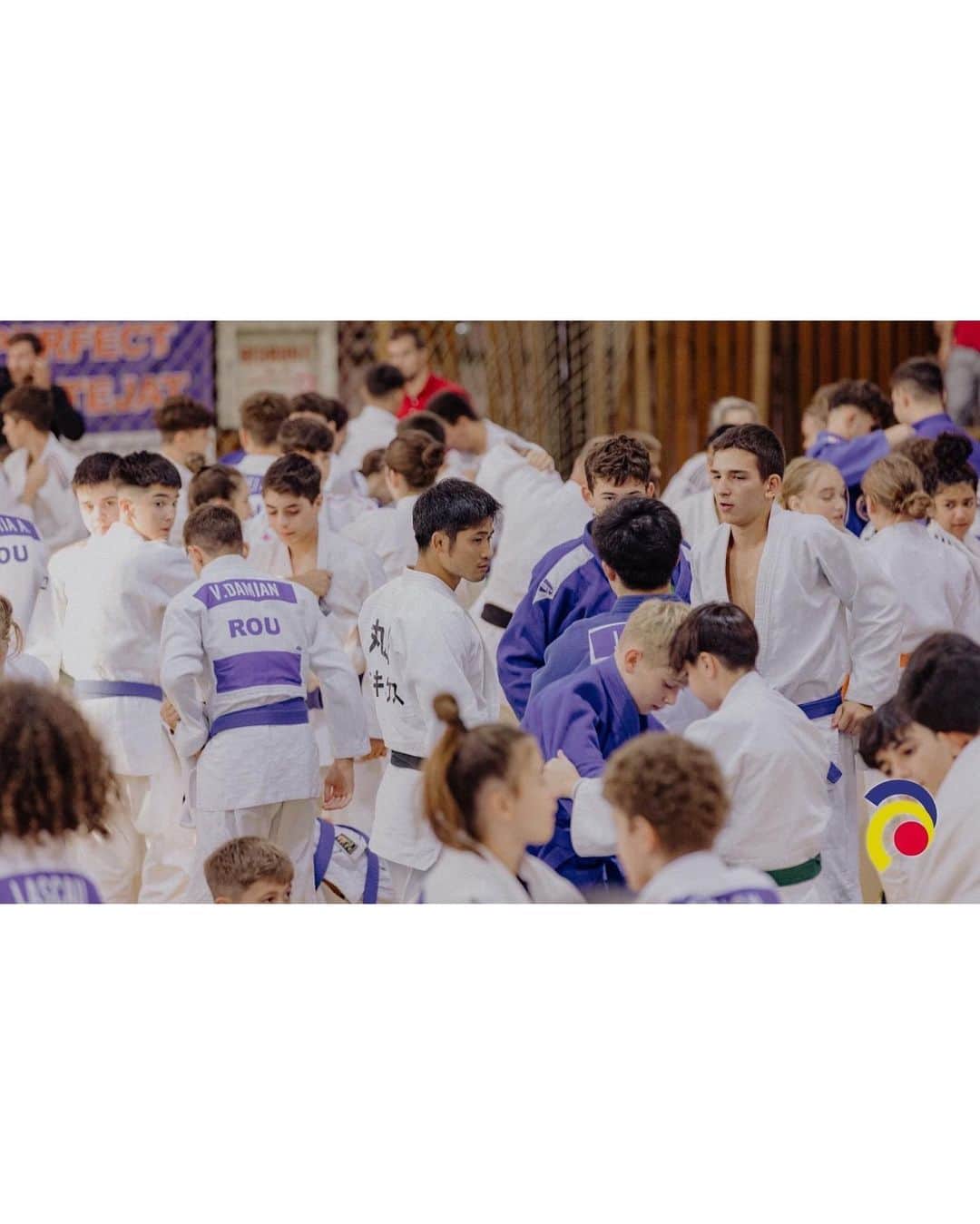 丸山城志郎さんのインスタグラム写真 - (丸山城志郎Instagram)「ルーマニア　大会とセミナー 私にとって皆さんからたくさんのことを学べた貴重な2日間になりました🔥 歓迎してくれたルーマニアの皆様、最初から最後までサポートしてくださった皆様に感謝します。  Turnee și seminarii de judo din România Au fost două zile valoroase pentru mine și am învățat multe de la toată lumea🔥 Mulțumim tuturor celor din România care ne-au primit și ne-au susținut de la început până la sfârșit!」10月4日 22時28分 - joshiromaruyama