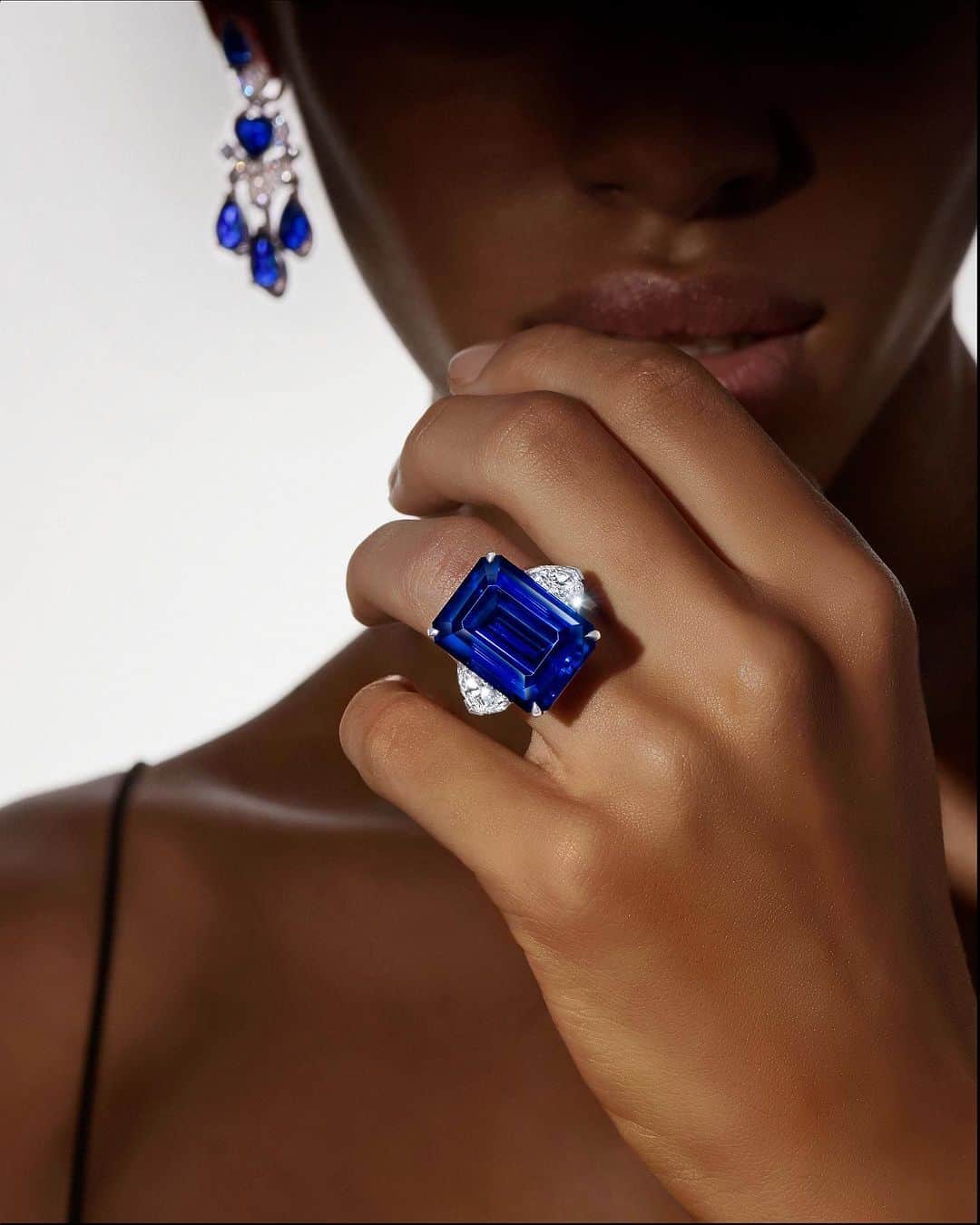 Graffのインスタグラム：「Regal beauty. This 43 carat emerald cut unheated Royal Blue sapphire is extremely rare in its vibrant and mesmerising depths.  #GraffDiamonds」