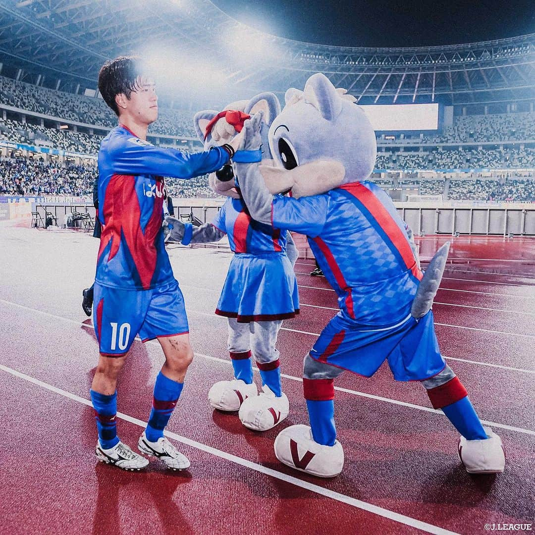 Ｊリーグさんのインスタグラム写真 - (ＪリーグInstagram)「新たな歴史の1ページ。 #ヴァンフォーレ甲府 ACL初勝利🔥  🏆 ＡＦＣチャンピオンズリーグ　グループステージ　ＭＤ2 🆚 甲府vsブリーラム 🔢 1-0 ⚽️ #長谷川元希 #Ｊリーグ #ACL  #J30 #jleague #サッカー #soccer #football」10月4日 22時35分 - jleaguejp