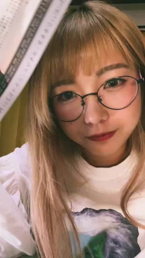 戸田真琴のインスタグラム：「10/13〜19で「永遠が通り過ぎていく」再上映するよ！ ＆　新作映画のクラファン10/19まで！もうすぐだよ！インライ  詳細⬇️  🍂映画「永遠が通り過ぎていく」再上映 2023/10/13（金）〜10/19（木）まで 下北駅［シモキタ-エキマエ-シネマ K2］にて（下北沢駅直結） 20:55〜 or 21:00〜 レイトショー ⚠️キャッシュレスのみ  毎上映後に監督の私とゲストの方とのトーク有り さらに物販お買い上げの方にはサイン✍️します。  -------  🎞️新作映画「さじを投げる/Eat The Sun」クラウドファンディング  Motion Garellyにて【10/19（木）23:59まで】ご支援受付中です！  目標金額¥12,000,000- 🫨 達成には皆さんのご協力が必要です。（既にたくさんの応援を本当にありがとうございます！！）  気になる方は [戸田真琴 クラウドファンディング]で🔎」