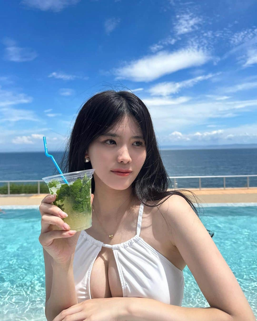 雪村彩音さんのインスタグラム写真 - (雪村彩音Instagram)「. 早く投稿しないと夏終わる😨笑 . . #훈련 #훈련부사관 #스타일  #오오티 #패션 #맞팔 #일상 #model #salonmodel #プール #水着 #흑발 #맞팔 #데일리 #좋아요 #좋아요 #셀카 #셀스타그램 #좋아요반사 #여행 #카페 #패션 #인스타 #뷰티 #일본 #귀여워 #일상 #좋아요 #팔로우 #인스타푸드 #코디 #아웃핏 #그라비아 #수영복」10月4日 22時35分 - ykmrayn411