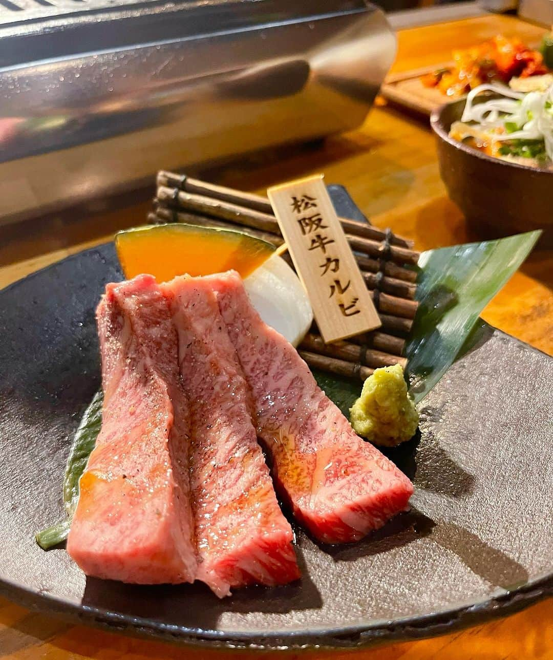 LUNAさんのインスタグラム写真 - (LUNAInstagram)「気に入った焼肉屋さんを見つけたので共有✍️  門前仲町の @yakinikunagai に行ってきたよ！ 駅近で雰囲気もいい、アットホームだけどお洒落でいろんな場面で使いやすいお店だった🤍 飲み放題でしっかり楽しんだ！🐻  お肉も盛りつけが綺麗で、味もバッチリ！レモンをかけて食べる塩ロースもユッケもめちゃくちゃ美味しかった🤤  このインスタを見て来店されたお客様にはワンドリンクサービスしてくれるって！ 「行ってきたよ〜」ってコメントまってます！  門前仲町 焼肉なが井 📌135-0048 東京都江東区門前仲町１丁目２−３  🚃大江戸線、東西線門前仲町4番出口徒歩1分  #焼肉なが井 #なが井 #門前仲町グルメ #東京グルメ #江東区グルメ #門前仲町 #門前仲町カフェ #門前仲町ランチ #門前仲町#門前仲町ディナー #焼肉#焼肉ランチ #焼肉コース#焼肉ディナー #焼肉デート#肉寿司#ユッケ#記念日デート#誕生日デート #誕生日ディナー#記念日ディナー #グルメ女子#いいね返し#ビール好き #ビール好き女子」10月4日 22時52分 - lunaluna1628