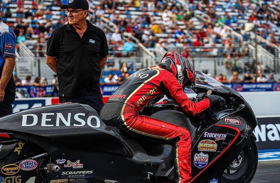 バンソンのインスタグラム：「Our racing suits are one of a kind.  We look forward to bringing your suit to life.   Reach out to us to get measured for your new suit. #vansonleathers」
