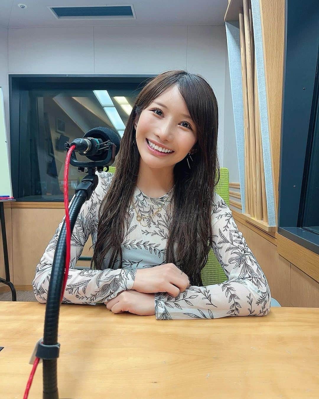 琴井ありさのインスタグラム：「#咲村・琴井のグラトーク 2回目収録でした〜🌼  ご相談や質問などのお便り 随時募集しております✨✉️  宛先▷ sakikoto@joqr.net  1人何通でも大丈夫です！ むしろ嬉しい☺️  たくさんのお便りお待ちしております✨」