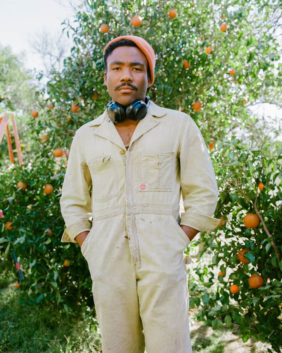 のインスタグラム：「Orange you glad the new QuietComfort Ultra Headphones are now available for purchase. @donaldglover」
