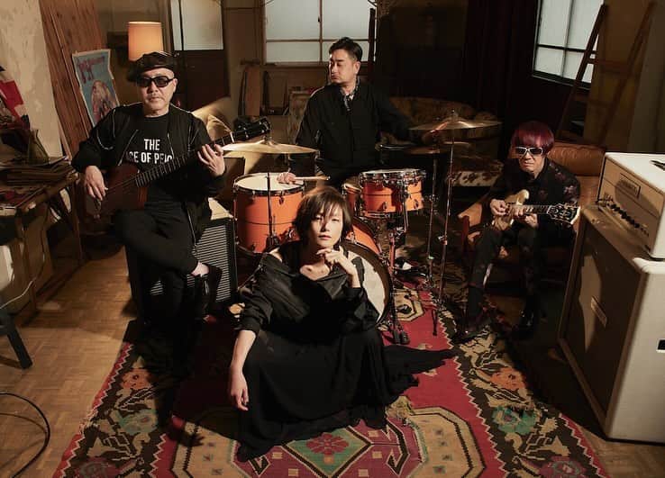 のインスタグラム：「こんばんは！  『感情直結型ギタリスト』西川進です！！  沢山の反響ありがとうございました！！  本日デビューいたしました！！  新しいバンドを始めました☆  sayuras（サユラス）  member 三上ちさこ(Vo) 根岸孝旨(B) 西川進(G) 平里修一(Dr)  sayuras 1st single『ナイン』配信リリース!  https://nex-tone.link/A00122820  MVも同時プレミア公開！！  https://youtu.be/gfM6s97elyk?si=NS6U0VogU366ohlC  今日と明日がみなさまにとって素敵な一日となりますように、、、。  #ミルベストショット #柴犬　#豆柴  ＿＿＿＿＿＿＿＿＿＿＿＿＿＿＿＿＿＿＿＿＿ ＿＿＿＿＿＿＿＿＿＿＿＿＿＿＿＿＿＿＿＿＿  #ミル #愛犬　#白豆柴 #白い豆柴  #sayuras　#サユラス　#西川進　#ギター #ギタリスト　#guitarist #サウンドプロデュース #スマッシュルーム　#SmashRoom #サポートミュージシャン  #レコーディング　#ソロ　#EmöSensatioN　#エモセンセイション　  #ギター教室 #音楽教室 #レッスン #スクール #エモスク  #演奏　#楽器　#音楽」