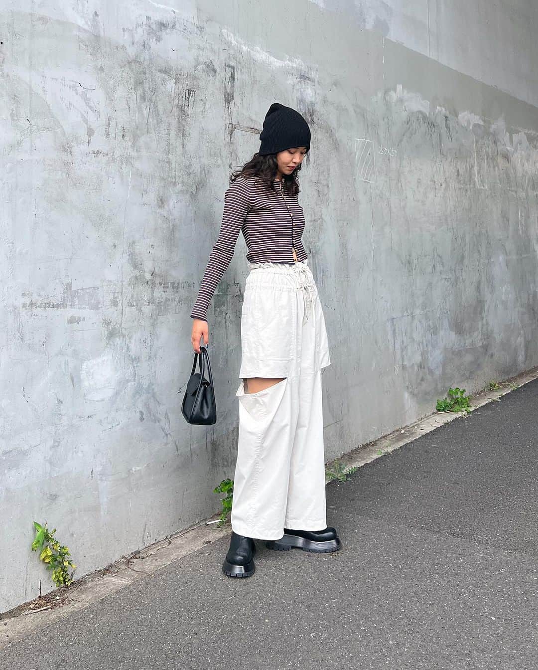 MOUSSY SNAPさんのインスタグラム写真 - (MOUSSY SNAPInstagram)「#MOUSSYSNAP @reiko_ymmt 168cm SOLARIA PLAZA STAFF / ソラリアプラザ店スタッフ  ・LOOP BUTTON KNIT CARDIGAN(010GA270-5710) ・DOUBLE WAIST UTILITY PANTS(010GAG30-7460) ・LOOSE KNIT BEANIE(010GA750-6650) ・SIDE STRAP MINI CHAIN BAG(010GAG51-6590) ・STRETCH CHUNKY BOOTS(010GAT52-5450) 全国のMOUSSY店舗／SHEL'TTER WEBSTORE／ZOZOTOWNにて発売中。  #MOUSSY」10月4日 22時54分 - moussysnap