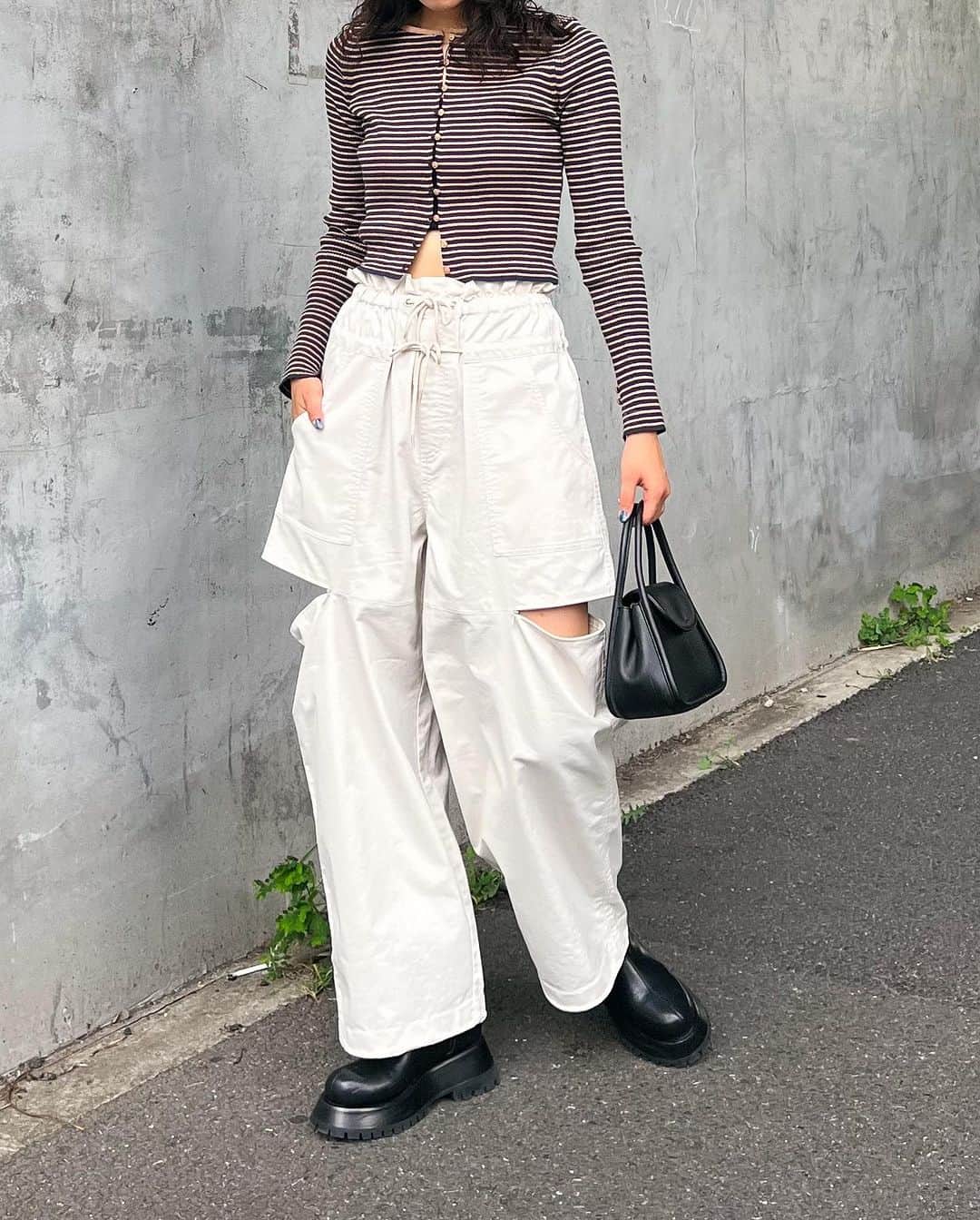 MOUSSY SNAPさんのインスタグラム写真 - (MOUSSY SNAPInstagram)「#MOUSSYSNAP @reiko_ymmt 168cm SOLARIA PLAZA STAFF / ソラリアプラザ店スタッフ  ・LOOP BUTTON KNIT CARDIGAN(010GA270-5710) ・DOUBLE WAIST UTILITY PANTS(010GAG30-7460) ・LOOSE KNIT BEANIE(010GA750-6650) ・SIDE STRAP MINI CHAIN BAG(010GAG51-6590) ・STRETCH CHUNKY BOOTS(010GAT52-5450) 全国のMOUSSY店舗／SHEL'TTER WEBSTORE／ZOZOTOWNにて発売中。  #MOUSSY」10月4日 22時54分 - moussysnap