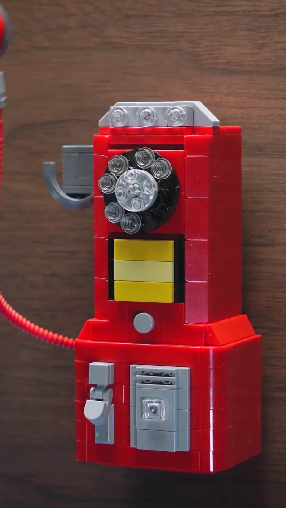 LEGOのインスタグラム：「To re-watch this video please hang up and dial again. 🤳   📷: @lego_nuts」