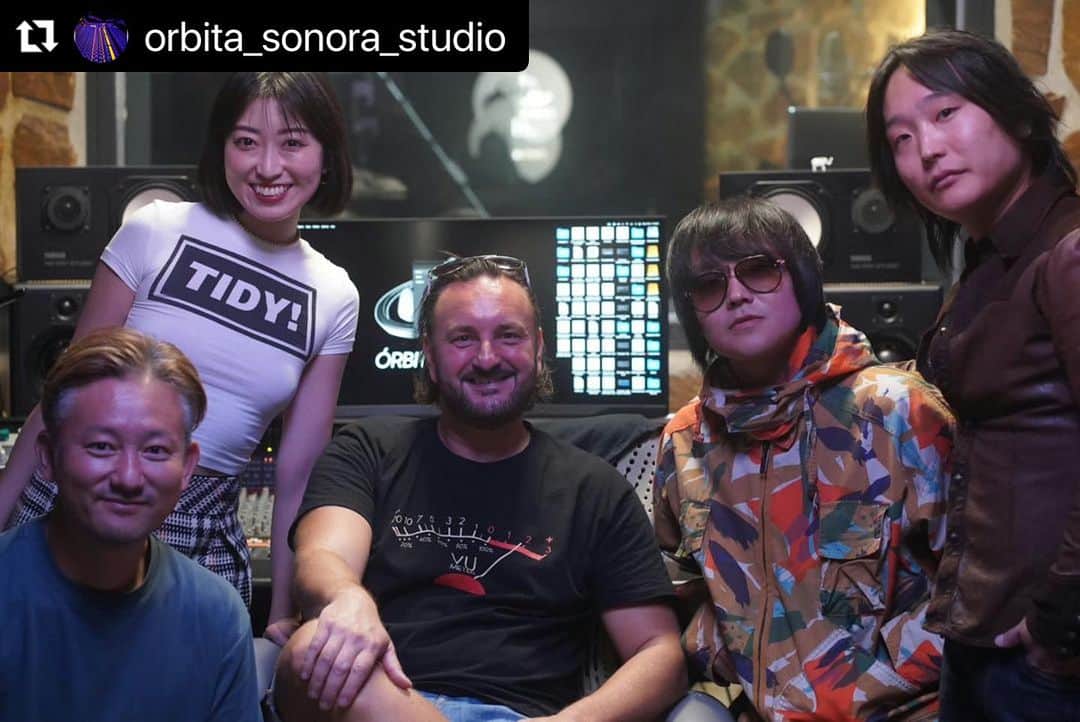 中里亜美のインスタグラム：「Let's make a History❤️‍🔥  #Repost @orbita_sonora_studio with @use.repost ・・・ La banda japonesa 𝙎𝘼𝙃𝘼𝙅𝙄  y 𝗡𝗜𝗖𝗞 𝗕𝗥𝗜𝗡𝗘 dan comienzo a lo que será una semana intensa a la par que emocionante de grabaciones con un estilo que evoca lo mejor del BritPop.  ¡Bienvenidos!❤️  The Japanese band 𝙎𝘼𝙃𝘼𝙅𝙄 and 𝗡𝗜𝗖𝗞 𝗕𝗥𝗜𝗡𝗘 are kicking off what will be an intense and exciting week of recordings with a style that evokes the best of BritPop. Welcome! ❤️  #órbitasonora #nickbrineenórbitasonora #sahajiofficial #recordingstudio #mixandmastering #sahaji @sahajiofficial」