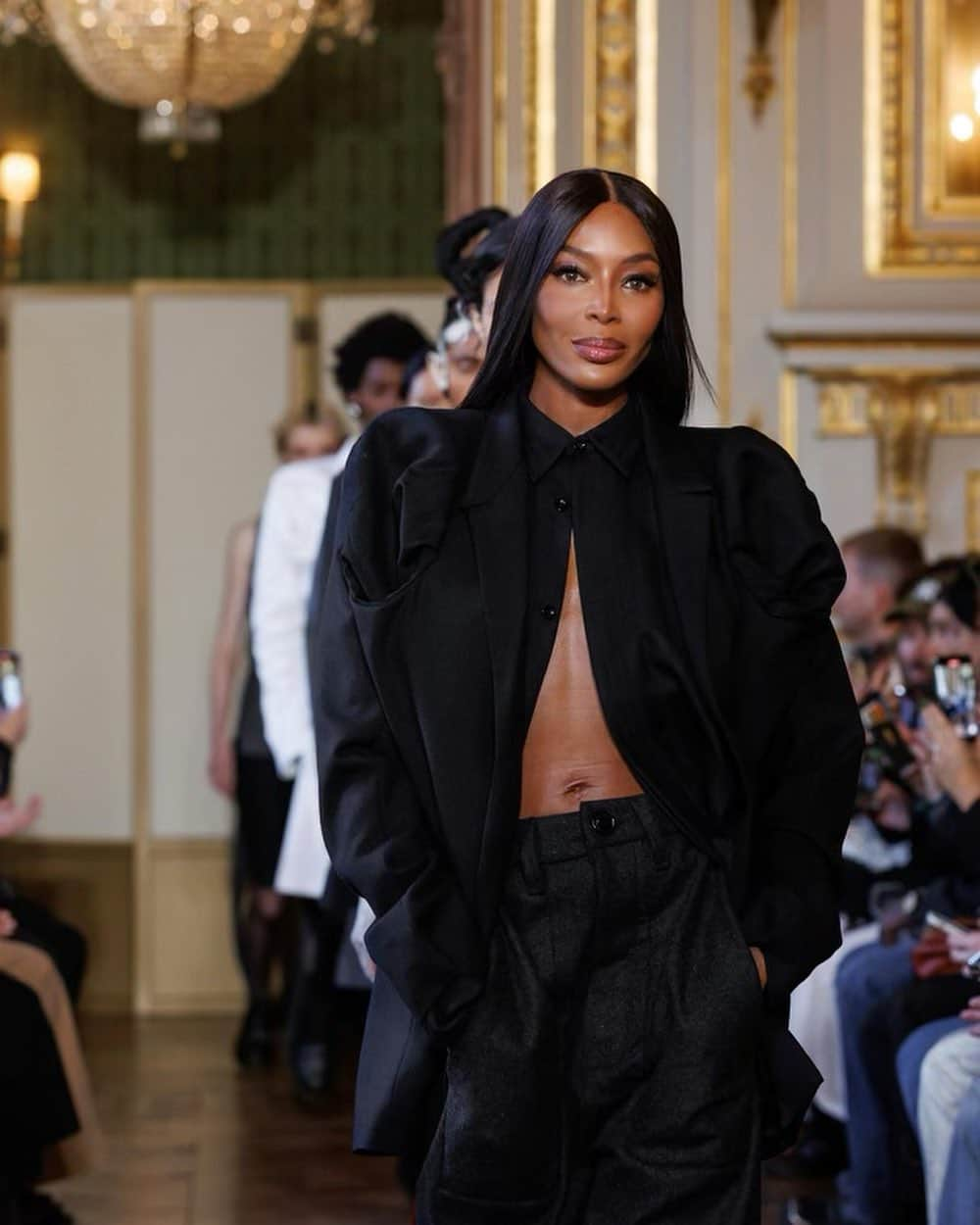 ナオミ・キャンベルのインスタグラム：「Paris Fashion Week just witnessed an extraordinary debut that had us all in awe!  Meet Torishéju Dumi, a brilliant black female fashion designer whose brand, @_torisheju_ , made history this week as the only black woman designer to  debut a collection during Paris Fashion Week. Hailing from the vibrant blend of Nigerian, British, and Brazilian heritage, Torishéju was born in the heart of Northwest London and reps us well! 🇬🇧  I had the honor of opening her show and the energy and good vibes were  contagious. Let's continue to shine a light on Torishéju’s journey, her creativity, and the path she's paving for a more inclusive and diverse fashion world. #EMERGE 🇳🇬🇧🇷 #nigeria #brazil #women #designer #diversity #inclusion #culture」