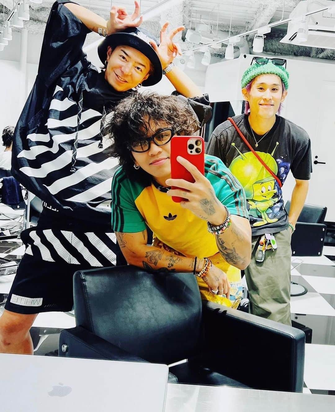 高木琢也のインスタグラム：「通訳付きCUT💇‍♂️💈 #photographer #badboi」