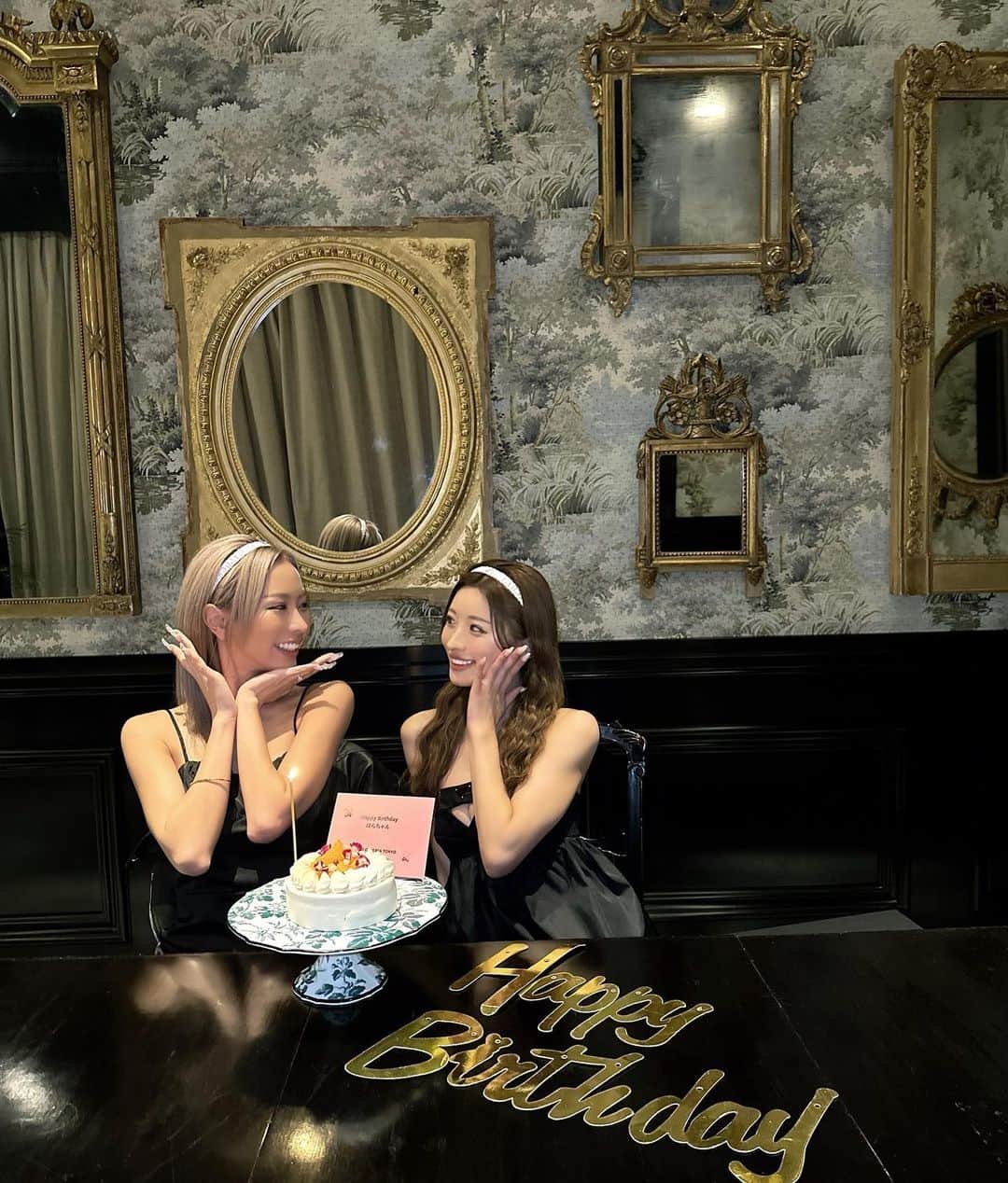 MIYABIさんのインスタグラム写真 - (MIYABIInstagram)「この前は相方のbirthdayお祝いしてきたよ🥂🎂✨  改めてお誕生日おめでとっ💛🥜  同期の存在ってとっても大きくて 大切🫶  心優しくて、人想いな @cjd_harachan 大好きよぉ💕  これからもたくさん笑ってたくさん思い出作ろうねぇ👶🏼  #cyberjapandancers  #サイバージャパンダンサーズ  #ミヤビーム  #gucci」10月4日 23時16分 - cjd_miyabi