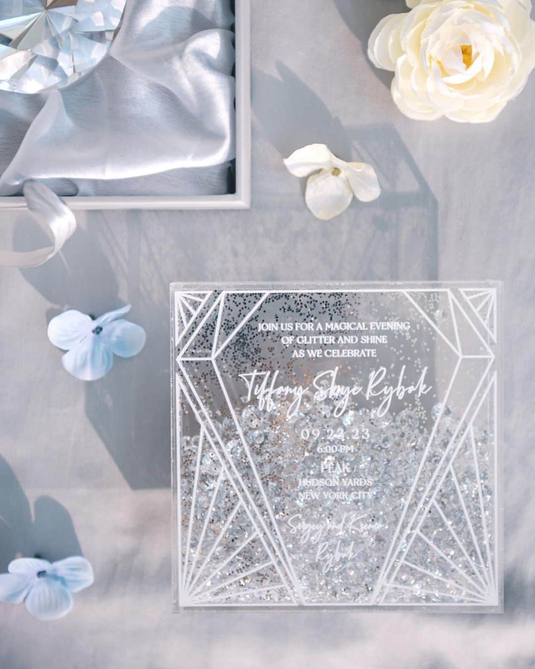 Ceci Johnsonさんのインスタグラム写真 - (Ceci JohnsonInstagram)「BIRTHDAY | Inspired by the diamond theme, we dreamed up for Tiffany a special couture invitation to commemorate her 3rd birthday milestone. As you open the box, a glass diamond, engraved with the initial T, rests atop a silver silk base, symbolizing the wish to 'shine bright like a diamond’. Inside the box's lid reveals a transparent acrylic invitation filled with diamonds and glitter cascading freely within. Every detail of the dreamy invitation is made by hand and a lot of love for Tiffany and the Rybak family.   Swipe to the end for a cute surprise of the birthday girl sitting in her life-size invitation! #CeciCouture  ⠀⠀⠀⠀⠀⠀⠀⠀⠀ CREATIVE PARTNERS Invitation Design: @cecinewyork Event planner: @amgeventsandvisuals  Event design: @aramatevents ⠀⠀⠀⠀⠀⠀⠀⠀⠀ Swipe to the end for a little cute surprise 🎁   #cecibirthday #coutureinvitations #birthdayprincess #shininginvitation #shinebrightlikeadiamond #luxuryinvitations #kidsbirthday」10月4日 23時25分 - cecinewyork