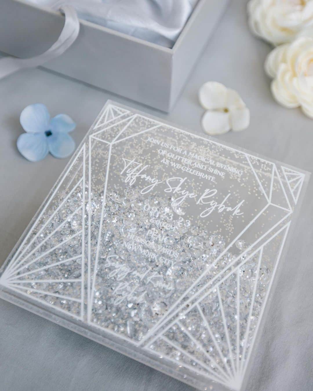 Ceci Johnsonさんのインスタグラム写真 - (Ceci JohnsonInstagram)「BIRTHDAY | Inspired by the diamond theme, we dreamed up for Tiffany a special couture invitation to commemorate her 3rd birthday milestone. As you open the box, a glass diamond, engraved with the initial T, rests atop a silver silk base, symbolizing the wish to 'shine bright like a diamond’. Inside the box's lid reveals a transparent acrylic invitation filled with diamonds and glitter cascading freely within. Every detail of the dreamy invitation is made by hand and a lot of love for Tiffany and the Rybak family.   Swipe to the end for a cute surprise of the birthday girl sitting in her life-size invitation! #CeciCouture  ⠀⠀⠀⠀⠀⠀⠀⠀⠀ CREATIVE PARTNERS Invitation Design: @cecinewyork Event planner: @amgeventsandvisuals  Event design: @aramatevents ⠀⠀⠀⠀⠀⠀⠀⠀⠀ Swipe to the end for a little cute surprise 🎁   #cecibirthday #coutureinvitations #birthdayprincess #shininginvitation #shinebrightlikeadiamond #luxuryinvitations #kidsbirthday」10月4日 23時25分 - cecinewyork
