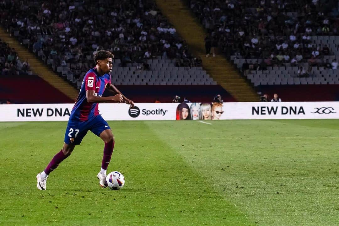 サイモン さんのインスタグラム写真 - (サイモン Instagram)「♾️🤍⚽️🏟️🧬」10月4日 23時37分 - simonjakops