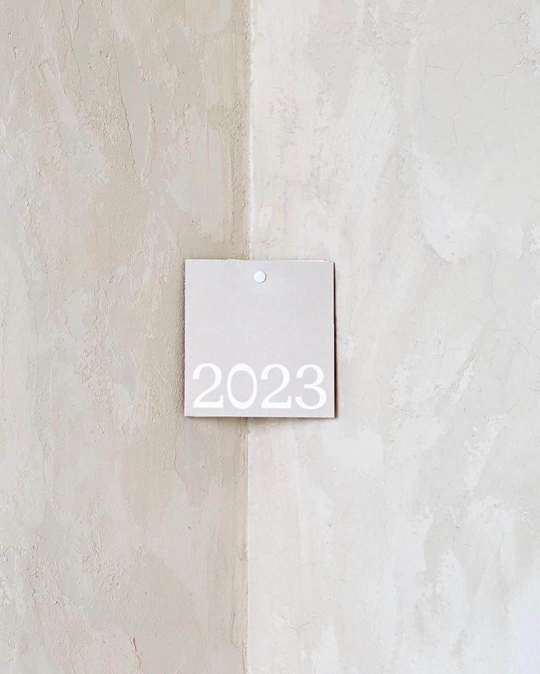 Design Milkさんのインスタグラム写真 - (Design MilkInstagram)「Make use of (literally) ever corner of your house with @b_o_u_d’s Mosery collection! 👀 Designed to fit snugly in those linear liminal spaces, this collection comprise a timepiece, small paper calendar, incense holder, + small cross.  You might think, "what a random selection of items!" Well, each object’s use + form was chosen to convey the flow of time and spatial element of the here + now. ⏱️✨  How does it stay put? Find out at the link in bio. 🔗  🏷️ #BOUD #mosery #clock #wallclock #timepiece #clockdesign #calendar #wallcalendar #calendardesign #incenseholder #cross #moderndesign #moderndesigns #homeaccessories #homedecor」10月4日 23時41分 - designmilk