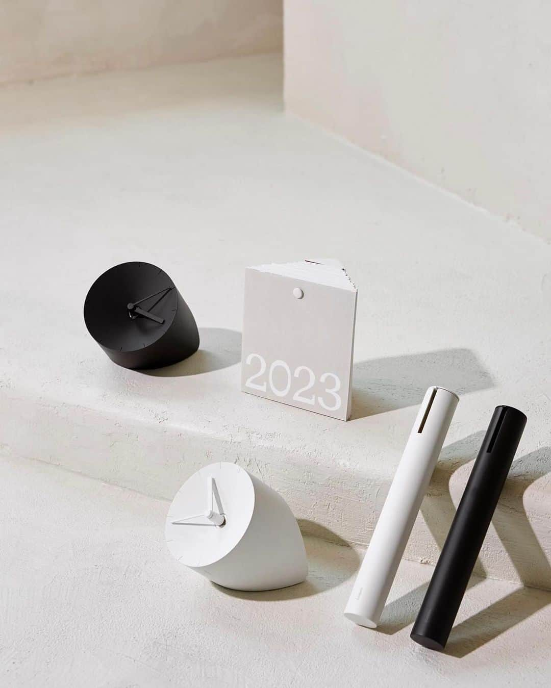 Design Milkさんのインスタグラム写真 - (Design MilkInstagram)「Make use of (literally) ever corner of your house with @b_o_u_d’s Mosery collection! 👀 Designed to fit snugly in those linear liminal spaces, this collection comprise a timepiece, small paper calendar, incense holder, + small cross.  You might think, "what a random selection of items!" Well, each object’s use + form was chosen to convey the flow of time and spatial element of the here + now. ⏱️✨  How does it stay put? Find out at the link in bio. 🔗  🏷️ #BOUD #mosery #clock #wallclock #timepiece #clockdesign #calendar #wallcalendar #calendardesign #incenseholder #cross #moderndesign #moderndesigns #homeaccessories #homedecor」10月4日 23時41分 - designmilk