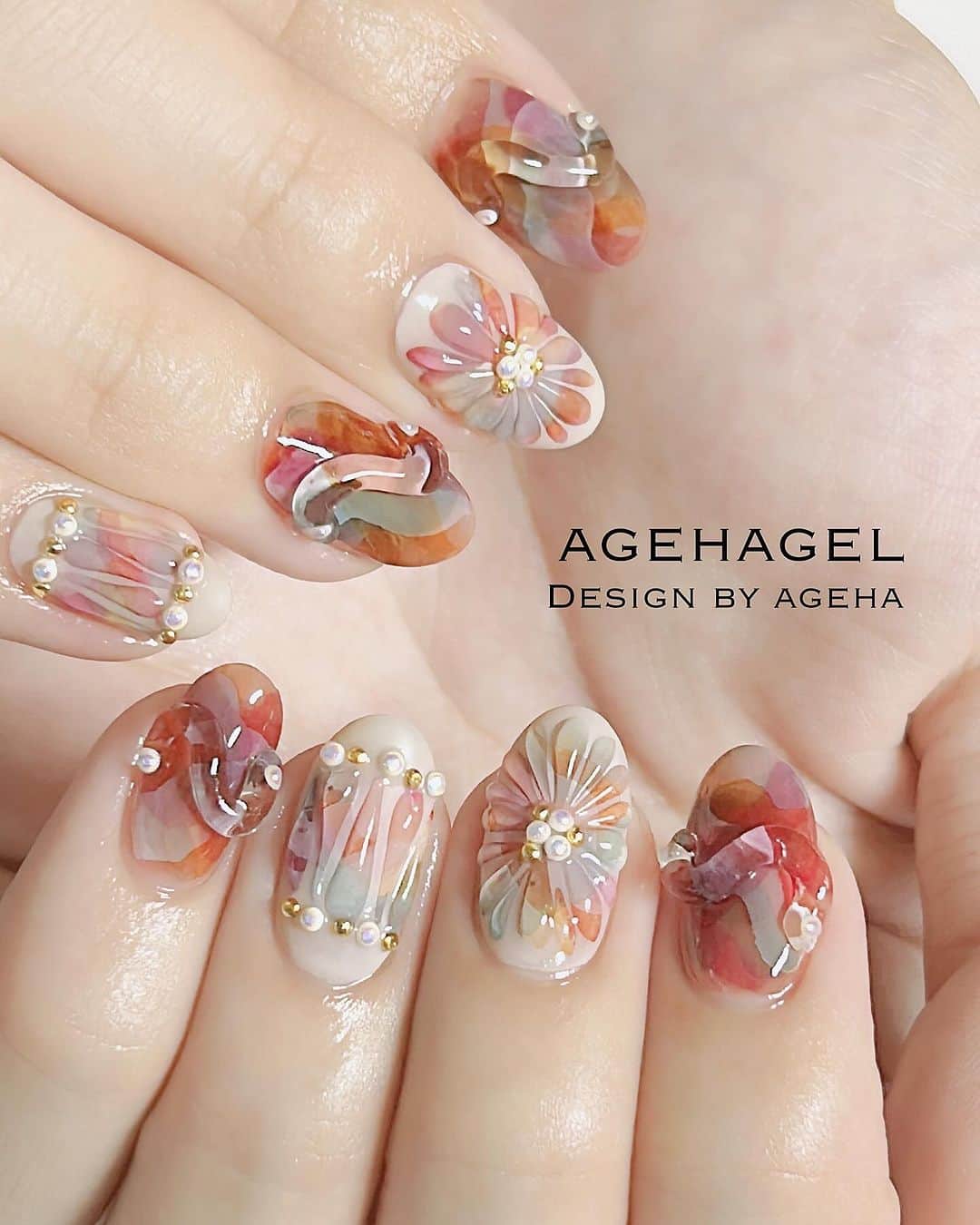 agehaのインスタグラム：「姪っ子ネイル😎🩷 昨日札幌で披露したアート #ボヘミアンフラワー 秋の色味をアレンジしたバージョン  agehaオリジナル技法です^ ^ しかも、このデザイン 見た目よりあっという間に 出来上がります（笑）  agehaインクリキッド ＃1.3.6.7 コスメカラー266 オプティカラー5-13  ＊＊＊＊＊＊＊＊＊＊＊＊＊ たくさんリポスト、メンション ありがとうございます😊  【agehaオフィシャルアンバサダー】 大募集中です♪ 10月15日まで！ ハッシュタグタグ #agehaオフィシャルアンバサダー応募  ↑こちらをお忘れなく！^_^  詳しくは @naillabojp  @agehanails 過去のポストを ご覧ください❤️」