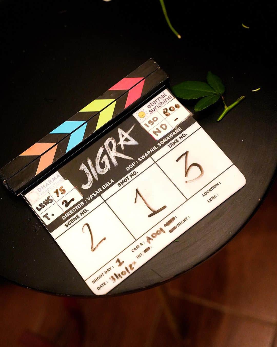 アリア・バットさんのインスタグラム写真 - (アリア・バットInstagram)「& we're rolling .. 🎥  day one of bringing our jigra to life.. stay tuned as we bring to you a piece of our hearts.. fingers and toes crossed for the journey aheaddddddd ..  love  TEAM JIGRA」10月4日 23時50分 - aliaabhatt