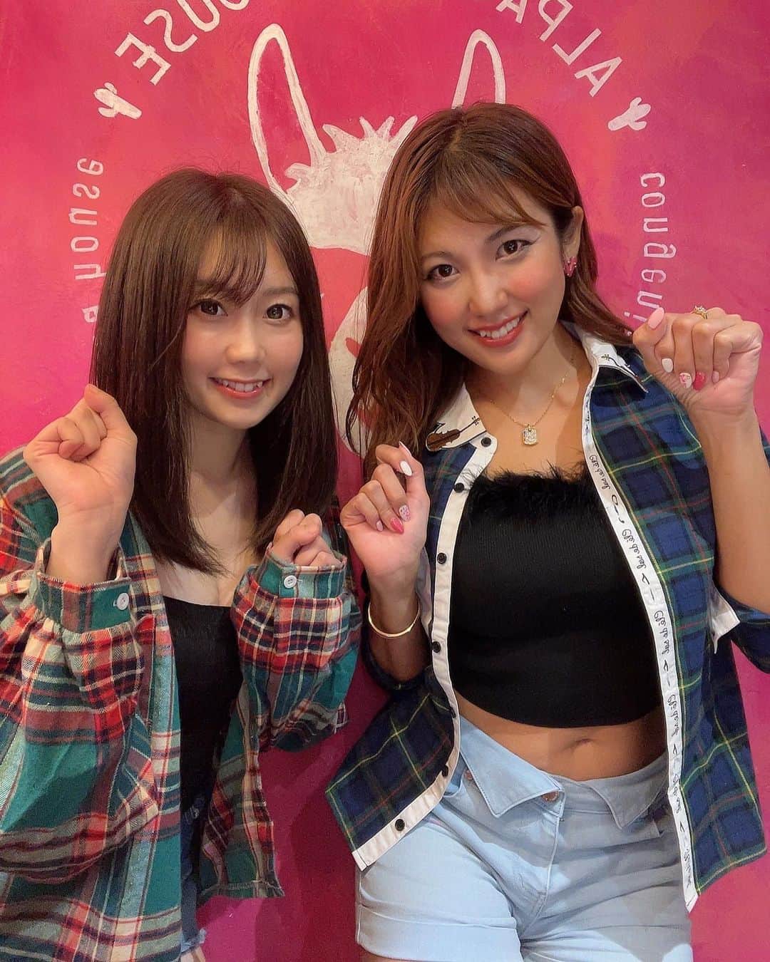 神谷麻美さんのインスタグラム写真 - (神谷麻美Instagram)「#アルパカ茶屋 で#黒糖ミルク タピオカ飲んだぁ💖😘🥤💖🦙🦙💖 すごく美味しいっ💖🥰🥰💖✨️  タピオカもちもち(ﾉ)*´꒳`*(ヾ)ﾓﾁﾓﾁ💖✨️  お店にアルパカいっぱいいて可愛すぎる💖🦙🦙💖 ✨️ もふもふ💖꒰⑅•ᴗ•⑅꒱💖✨️  ガチャガチャで可愛いキーホルダーゲットしたぁ💖🥰🦙💖✨️  💖✩⃛ೄ·̩͙꒰ঌ🦙໒꒱·̩͙✩⃛ೄ💖✨️  今日も双子ちゃんと楽しかった💖🤘🥰🥰🤘💖✨️  #アルパカ 大好きっ❤️💖꒰⑅•ᴗ•⑅꒱💖❤️✨️  PR @alpacachaya  #池袋スイーツ #池袋タピオカ #池袋カフェ #池袋テイクアウト #池袋食べ歩き #池袋デザート」10月5日 0時01分 - asamice428