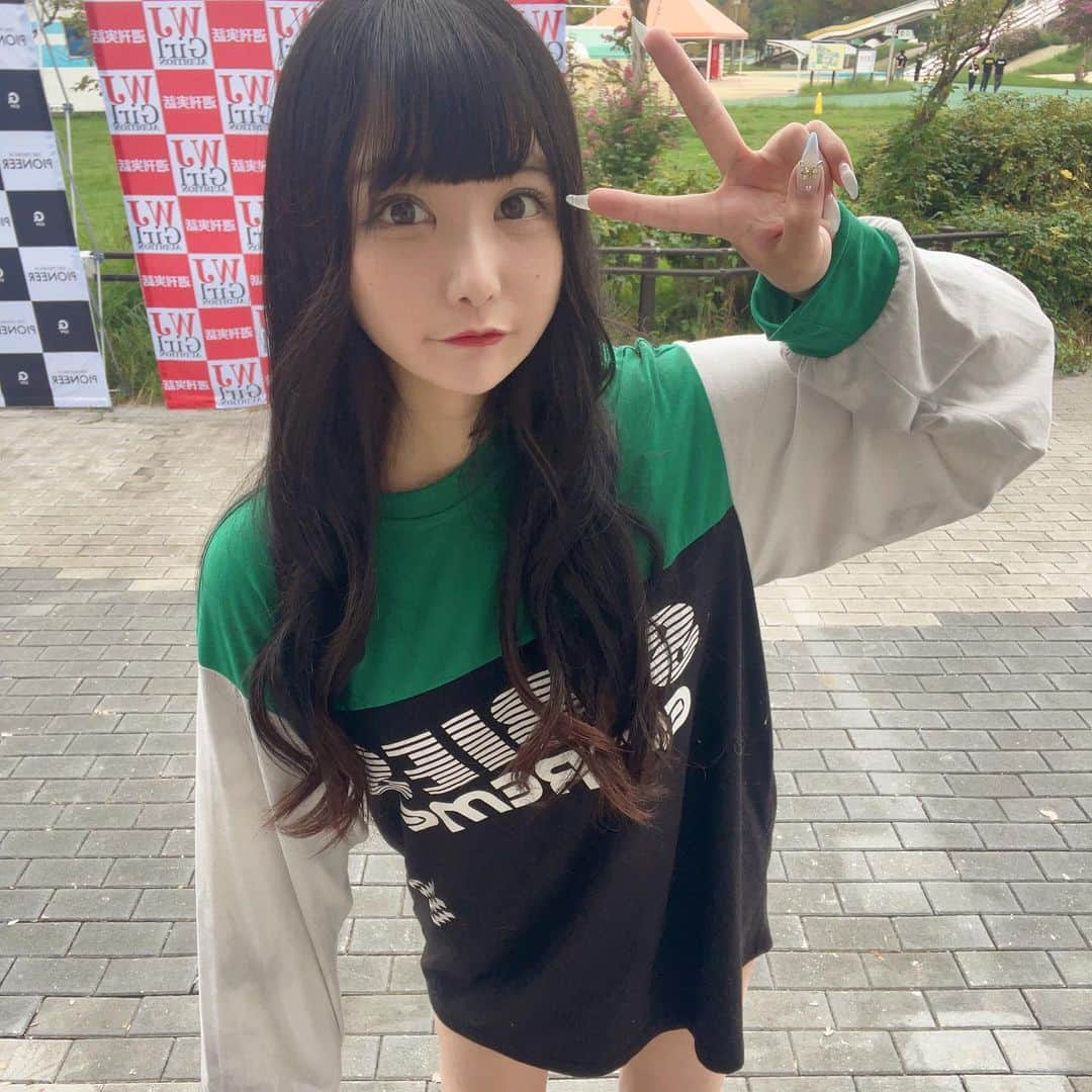 鈴木ことねのインスタグラム：「これがこう ・ ・ #水着 #水着女子 #水着コーデ #プール #グラビア #グラビアアイドル」