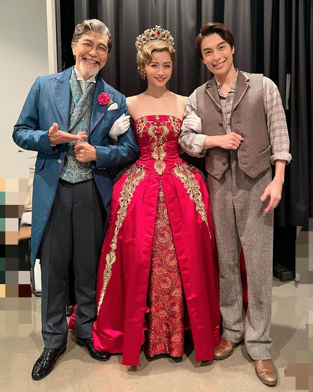 大澄賢也さんのインスタグラム写真 - (大澄賢也Instagram)「Anastasia in Japan  はるーにゃ が帰ってきたよ✨✨✨ でも、晴香アーニャ、 直人ディミトリ、賢也ヴラドのこのトリオは、東京公演ラスト回でした🥲  また、大阪で👍  直人ディミトリとは、 千穐楽まで、 あと2回です。  #アナスタシア #木下晴香 #海宝直人 #大澄賢也 #anastasia」10月4日 23時56分 - osumikenya