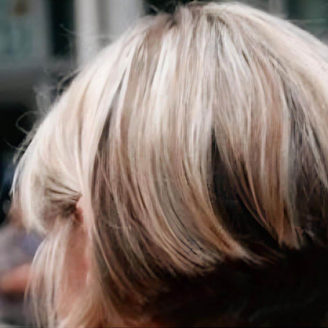 マツオモモコさんのインスタグラム写真 - (マツオモモコInstagram)「neutralなbrownとbeigeのレイヤード. 絶妙にorangeを混ぜたような、ちょっと暖色みを感じるくらいがとくに気分🧸 . . #hair #fashion #image #brown #beige #layered #nuance」10月4日 23時59分 - matsuo_momoko