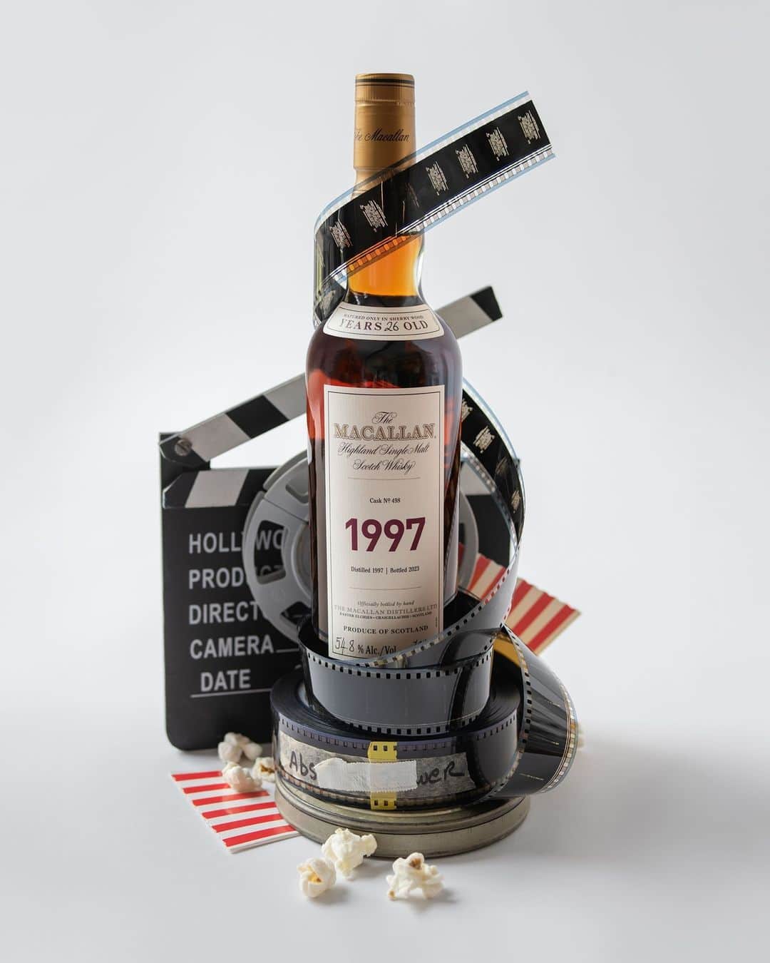 The Macallanのインスタグラム：「A rare opportunity to explore those that have come before us.⁣ ⁣ The Macallan Fine & Rare 1997 has been photographed by Tim Walker, who exquisitely captures a year that was captivated by the glamour and allure of Hollywood. ⁣ ⁣ Discover more via link in bio.  ⁣ Crafted without compromise. Please savour The Macallan responsibly.⁣ ⁣ #TheMacallan #TheMacallaninCinema #FineandRare」